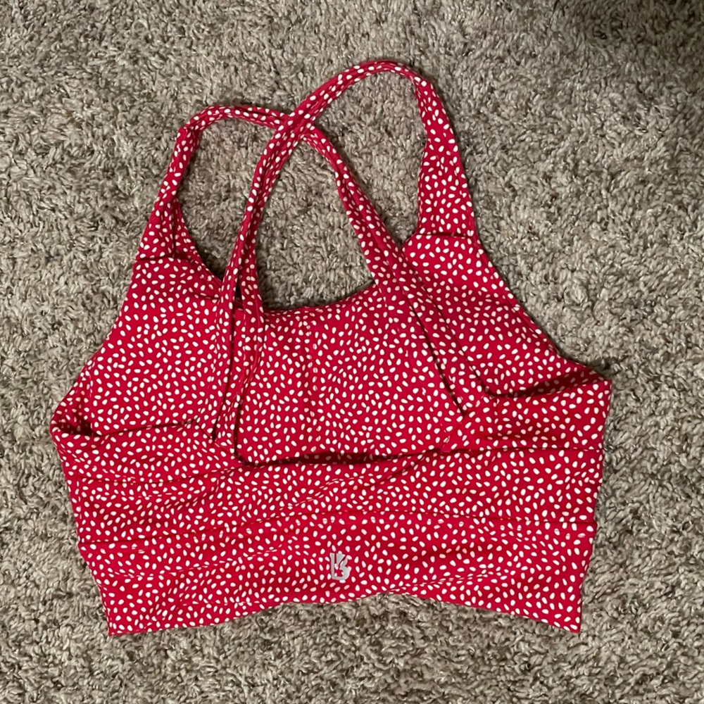 Buffbunny Rosa Sports Bra Size M, excellent preowned condition! Pads included ❤️